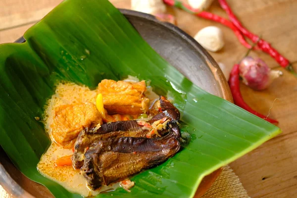 Mangut Ikan Asap Een Traditionele Indonesische Keuken Gemaakt Van Gerookte — Stockfoto