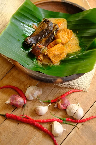 Mangut Ikan Asap Cozinha Indonésia Tradicional Feita Arraia Fumada Leite — Fotografia de Stock