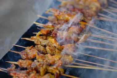 Sate Ambal, Orta Cava 'nın Kebumen bölgesinde yetişen tipik bir tavuk satayıdır. Bu satay baharatlı tavuk etinden yapılır. Sate kömür ızgarasında ızgara ile pişirilir. Endonezya yemekleri.
