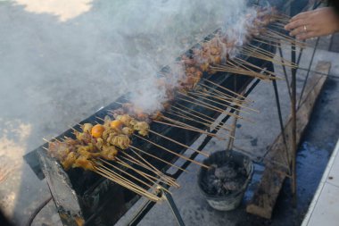 Sate Ambal, Orta Cava 'nın Kebumen bölgesinde yetişen tipik bir tavuk satayıdır. Bu satay baharatlı tavuk etinden yapılır. Sate kömür ızgarasında ızgara ile pişirilir. Endonezya yemekleri.