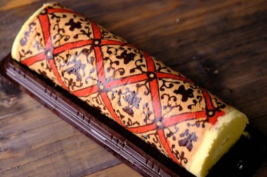 Çikolata buğulanmış sünger. Peynirli batik rulo kek, bolu gulung batik. Bakpia kukus kahverengi batik.