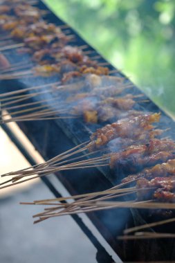 Sate Ambal, Orta Cava 'nın Kebumen bölgesinde yetişen tipik bir tavuk satayıdır. Bu satay baharatlı tavuk etinden yapılır. Sate kömür ızgarasında ızgara ile pişirilir. Endonezya yemekleri.