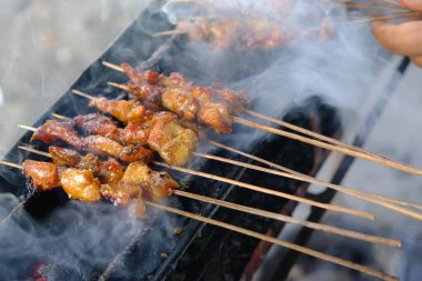 Sate Ambal, Orta Cava 'nın Kebumen bölgesinde yetişen tipik bir tavuk satayıdır. Bu satay baharatlı tavuk etinden yapılır. Sate kömür ızgarasında ızgara ile pişirilir. Endonezya yemekleri.