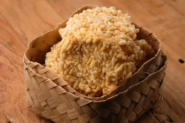 Rengginang Типичная Индонезийская Закуска Приготовленная Глютеновых Рисовых Зерен Которые Приправлены — стоковое фото