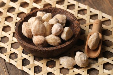 Aleurites moluccanus, Hindistan cevizi, vernik ağacı, nuez de la India, buah keras, godou, kui olarak da bilinen, spurge familyasından bir ağaçtır.