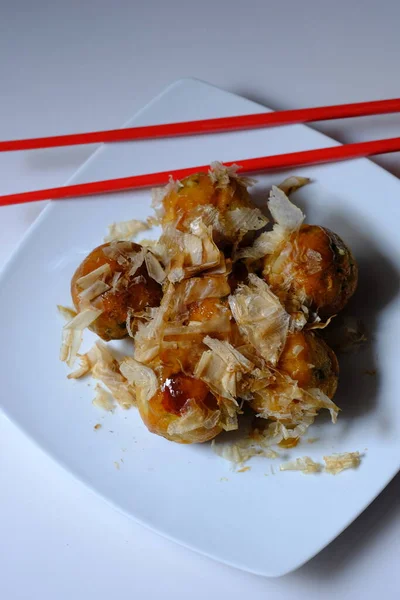 亚洲肉丸子和筷子 — 图库照片
