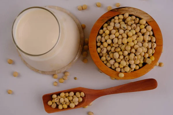 Stock image Susu Kedelai, soy milk in a clear glass. made from soybeans, water and sugar. Contains vegetable protein which is suitable for dairy for vegans and vegetarians. vitamin D, vitamin B12, omega 3, zinc