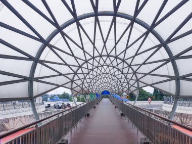 Yaya köprüsü koridorunun görüntüsü