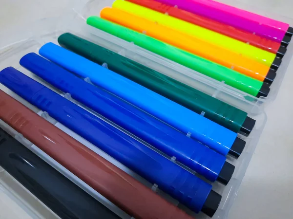 Marcadores Coloridos Colocados Sobre Mesa — Foto de Stock
