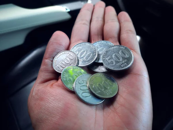 Разбросанные Монеты Ладони — стоковое фото