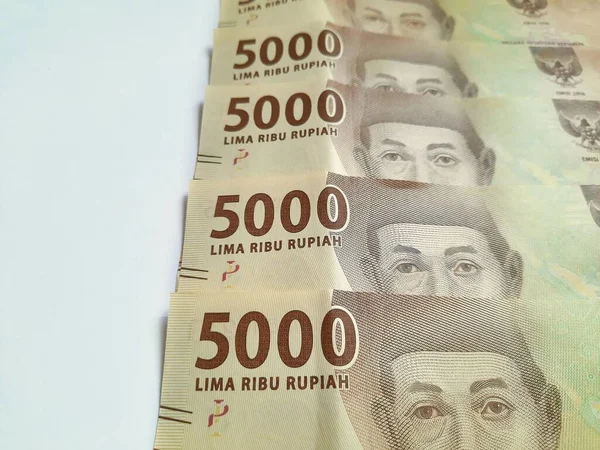 Ινδονησιακό Νόμισμα Ρουπίας Λευκό Φόντο Πέντε Χιλιάδες Ρουπίες — Φωτογραφία Αρχείου