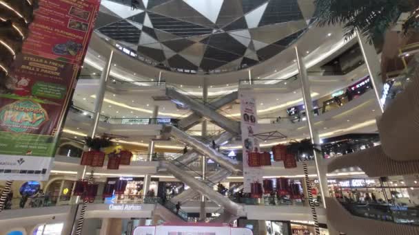 印度尼西亚雅加达 2023年2月6日 雅加达南部Kota Kasablanka购物中心的自动扶梯安排 克里斯十字扶手电梯 — 图库视频影像