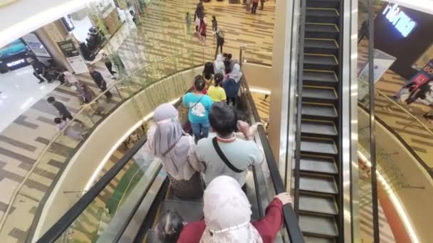 Pekanbaru Indonesien April 2023 Utsikt Över Rulltrappan Arrangemang Ska Shopping — Stockvideo
