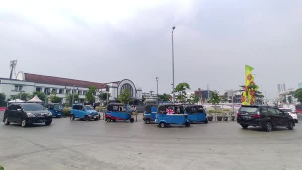 Jakarta Indonesia July 2023 Row Bajaj Parked Side Road Kota — Stock Video
