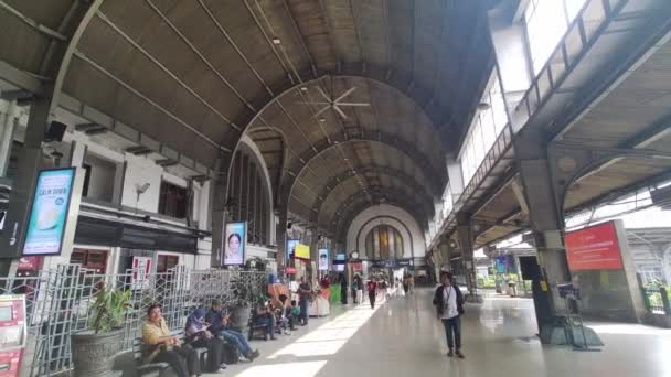 Джакарта Индонезия Июля 2023 Года Атмосфера Железнодорожной Станции Джакарта Кота — стоковое видео