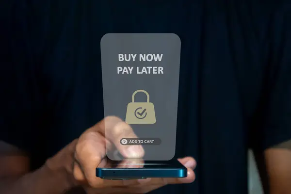 Paralı internet alışverişi için akıllı telefon kullanan bir adam. Daha sonra online alışveriş konseptini satın al.