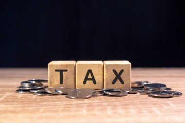 Tahta bloklar, üzerinde 