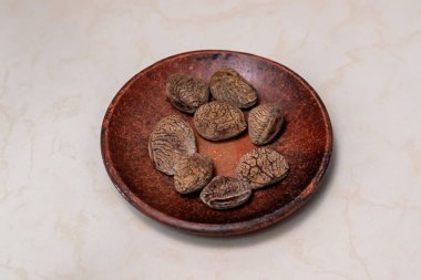 Kluwek veya Kepayang veya Pangium edule, Endonezya 'dan gıda malzemesi.