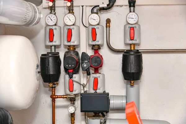 Warm Water Controle Systeem Met Hydraulische Thermometers Een Eigen Huis — Stockfoto