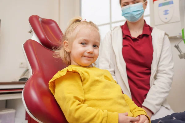 Little Joyful Girl Sits Dental Chair Dental Treatment — Zdjęcie stockowe