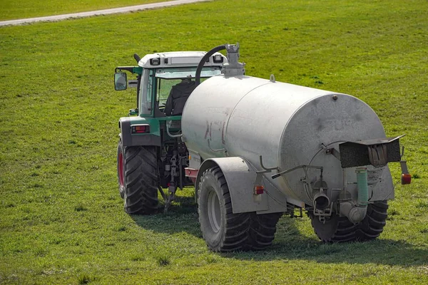 Maszyny Rolnicze Gospodarstwie Podlewania Nawożenia Gruntów Płynnym Nawozem Zwierzęcym — Zdjęcie stockowe