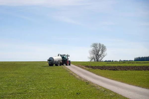 Landmaschinen Zur Bewässerung Und Düngung Des Bodens Mit Gülle Einem — Stockfoto