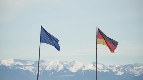 Európai Unió Németország Zászlói Alpesi Hegyek Hátterében Vezető Európai Ország — Stock videók