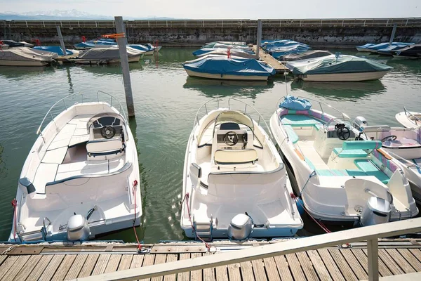 Iates Luxo Caros Barcos Porto Estacionamento Vários Barcos Para Passeio — Fotografia de Stock