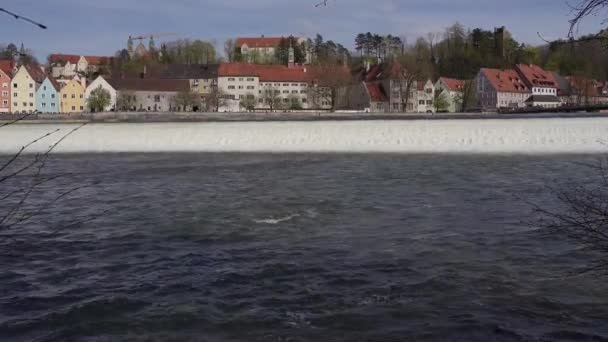 バイエルン州のドイツでは Landsberg Der Lechの街の滝 高品質4K映像 — ストック動画
