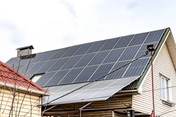 Sonnenkollektoren Privathaus Als Autonomer Ökologischer Strom — Stockfoto