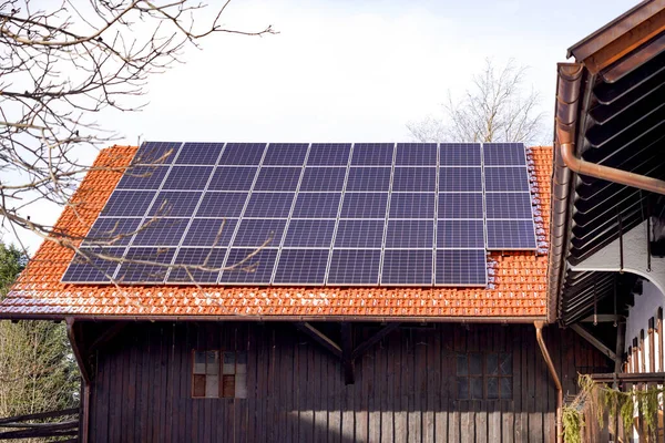 Solarzellen Auf Dem Dach Eines Privathauses Solarenergie — Stockfoto