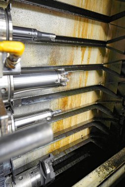 CNC değirmen makinesinin alet atölyesinden kesme aracı.