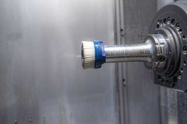 Makine merkezleri ve CNC makineleri için disk fırçaları patlatılıyor.