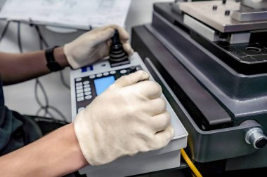 Ölçüm optik sistemi, üretilen ürünlerin yüksek kalitesini ve doğruluğunu sağlayan araçlardan biridir..