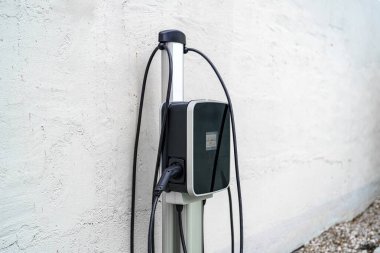 Elektrikli araçların pillerini şarj etmek için elektrik istasyonu.