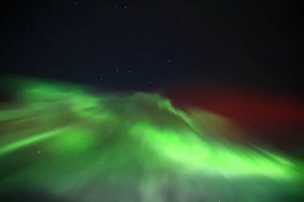 Rode Groene Aurora Formatie Sterrenhemel — Stockfoto