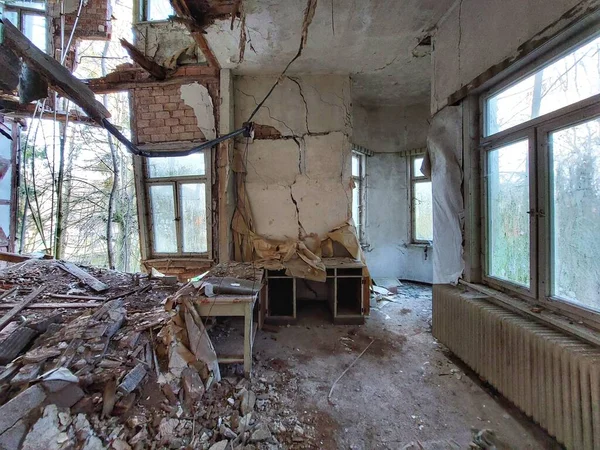 Gazebo Arruinado Oficina Edificio Parcialmente Derrumbado —  Fotos de Stock