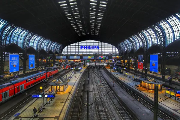 stock image HAMBURG, GERMANY - JULY 15 2024 : Hamburg central station is filled with passengers and trains in the early morning..