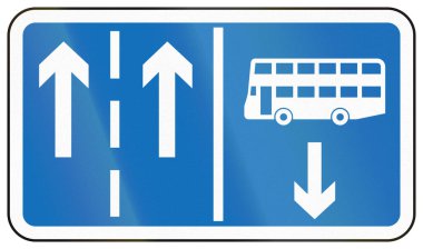 Sadece Hong Kong 'da Çin trafik levhası kullanılır..