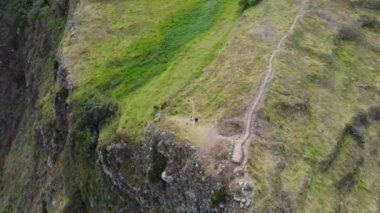 Sahne 360, Miradouro de Boa Morte Lommbada Velha Madeira Adası 'nın hava manzarası.