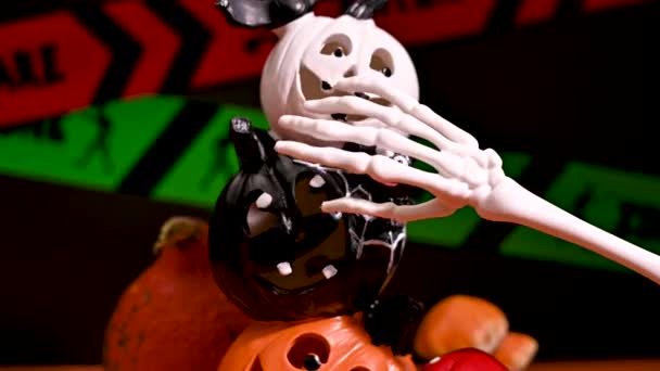 Decoración Halloween Espeluznante Mano Del Esqueleto Agrega Toque Espeluznante — Vídeos de Stock