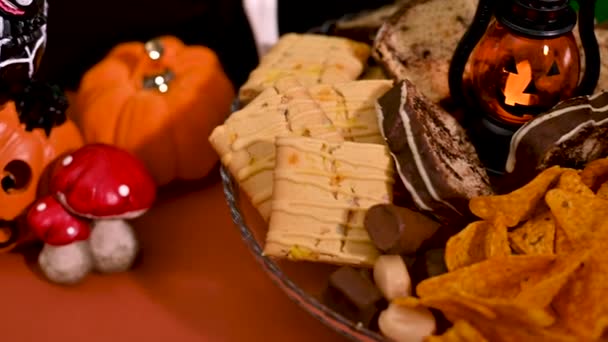 Τρομακτικά Απόκριες Γλυκά Κολοκύθα Διακοσμημένο Τραπέζι Απολαύσεις — Αρχείο Βίντεο