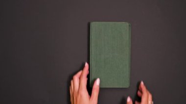 Bir Kadının Yaratıcı Dokunuşu: Klasik Kitap Tarzıyla Ortaya Çıktı
