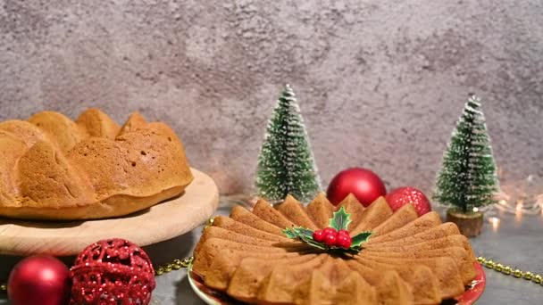 Świąteczny Blask Świąteczne Ciasta Świeżo Upieczone Ozdobione Błyszczącymi Światłami — Wideo stockowe