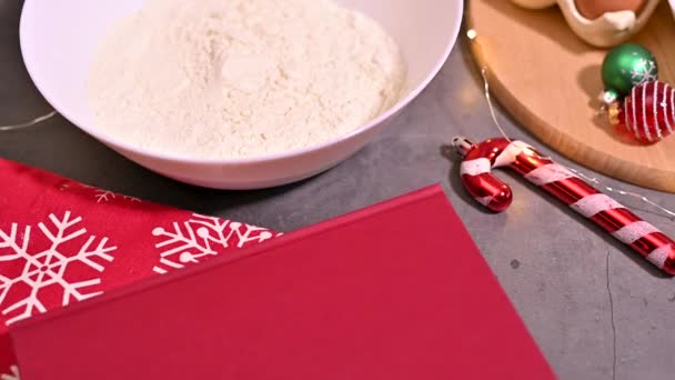 Recept Strålning Christmas Cookie Creation Vid Härlig Matlagning Bord — Stockvideo