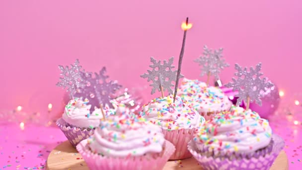 Cupcake Sparkle Allumer Magie Noël Avec Des Plaisirs Feu Scintillants — Video