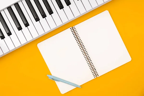 Piano Notebook Orange Background Flat Lay Musical Creativity Concept Copy — Stock Photo, Image