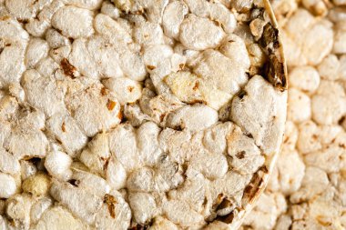 Yiyecek arka planı, çıtır çıtır pirinç keki, sağlıklı gıda konsepti, lezzetli gevrek, sağlık sigortası olan aperatif..