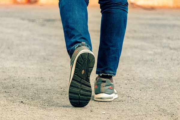 Erkek ayakkabısının yakın çekimi.