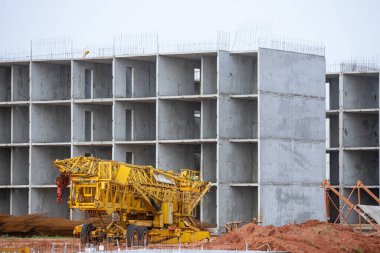 Afrika 'da birkaç yeni bina inşaatı, kırsal kesimde muhteşem bir inşaat.